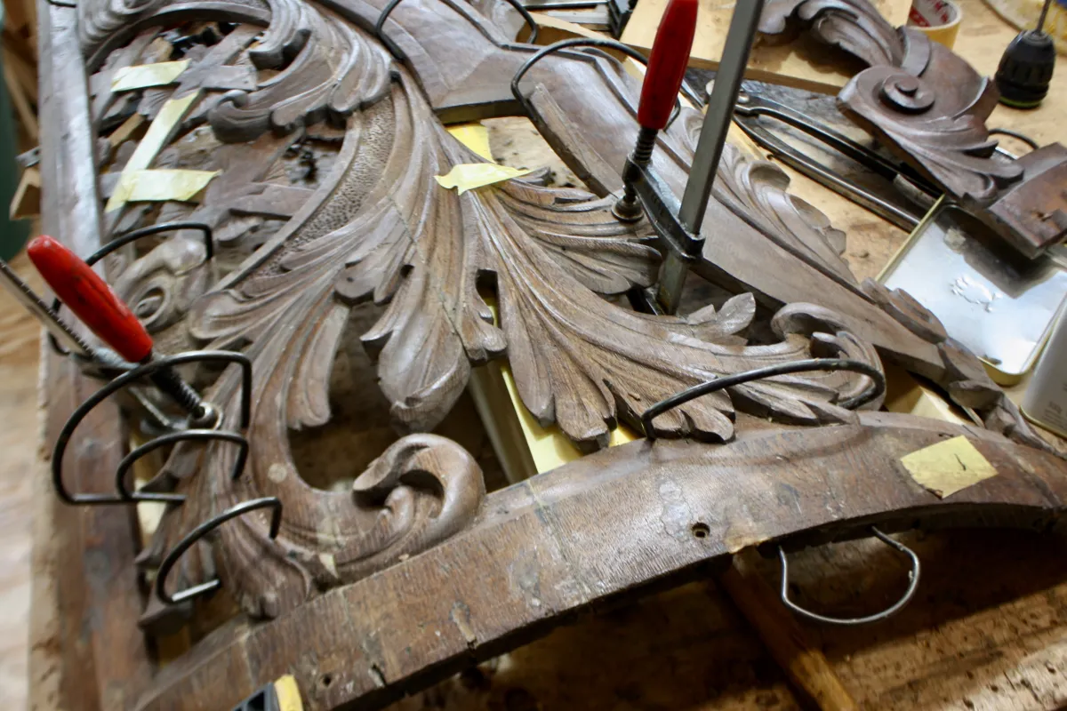 Restauratie onderdelen lijmen