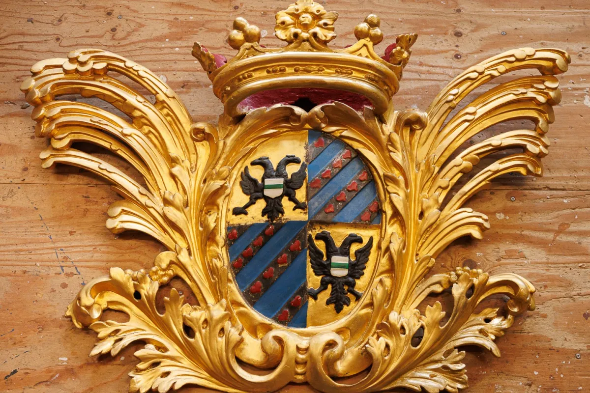 Restauratie wapenschild provincie Groningen Otto Kalkhoven