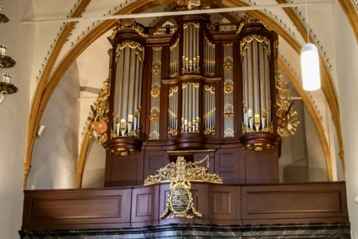 Bellingwolde restauratie houtsnijwerk orgel