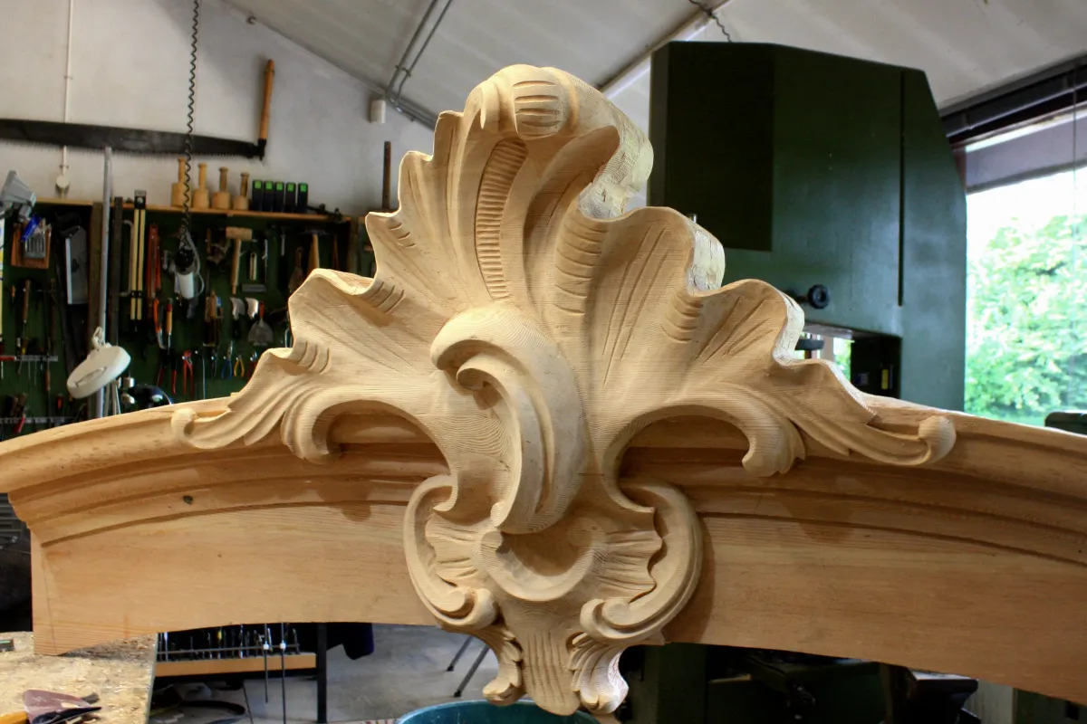 Rococo deur omlijsting Havezate Oldenaarde Dwingeloo gereed