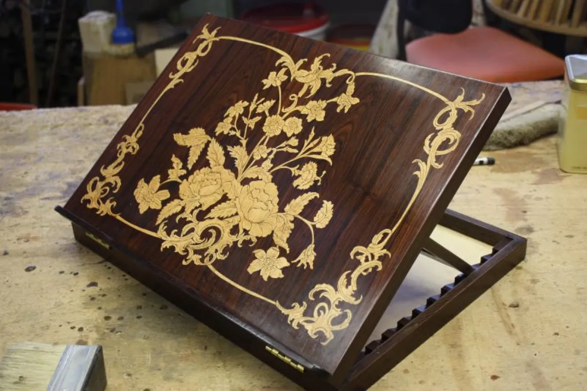 Marqueterie meubel