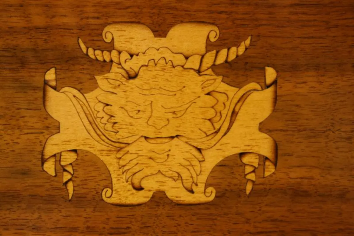 Marqueterie meubel detail man